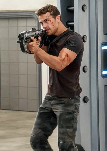 Theo James photo