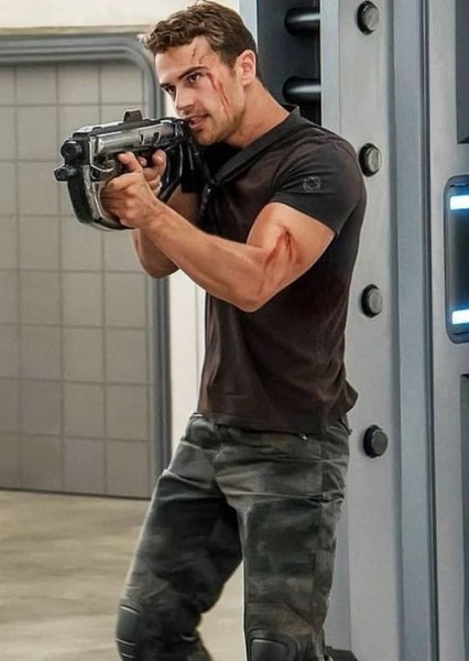 Theo James photo