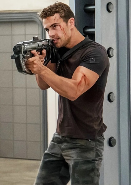 Theo James photo
