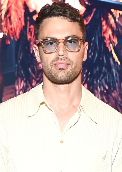 Theo James photo