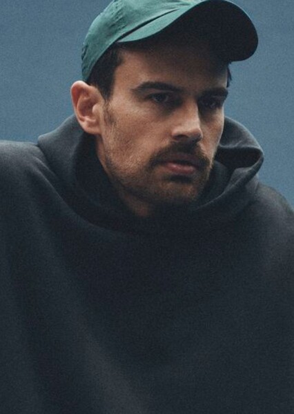Theo James photo