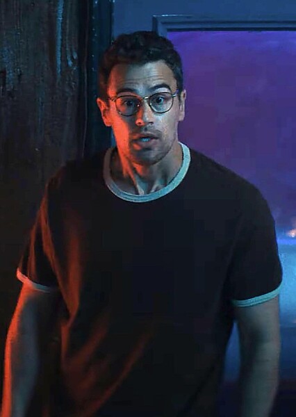 Theo James photo