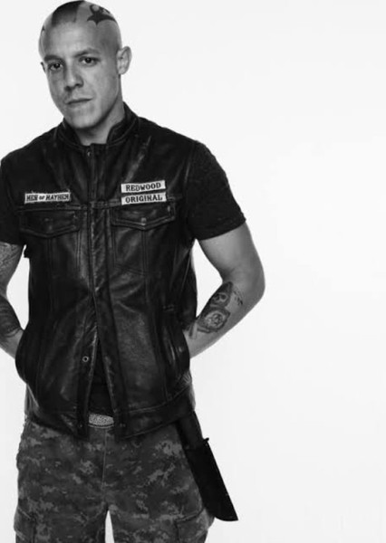 Theo Rossi photo