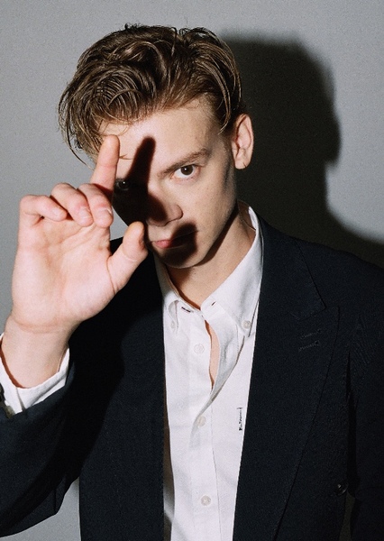 Thomas Brodie-Sangster photo