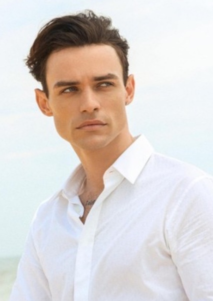 Thomas Doherty photo