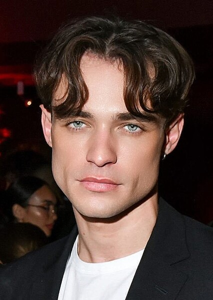 Thomas Doherty photo