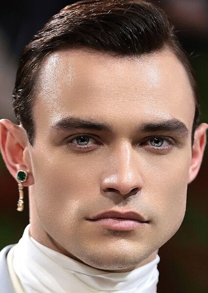 Thomas Doherty photo