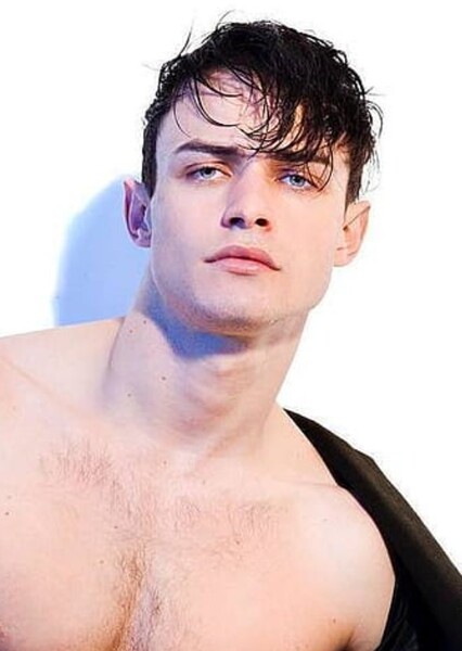 Thomas Doherty photo