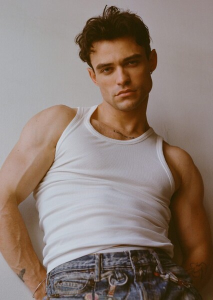 Thomas Doherty photo
