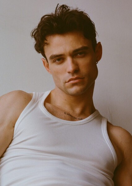 Thomas Doherty photo