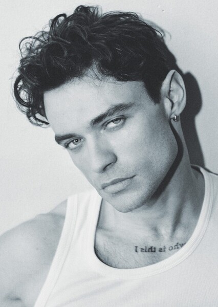 Thomas Doherty photo