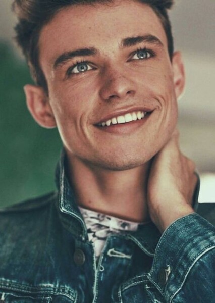 Thomas Doherty photo