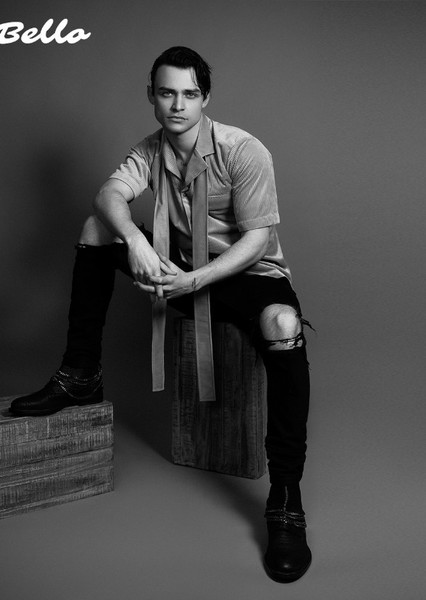 Thomas Doherty photo