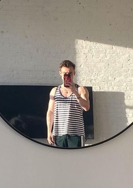 Thomas Doherty photo