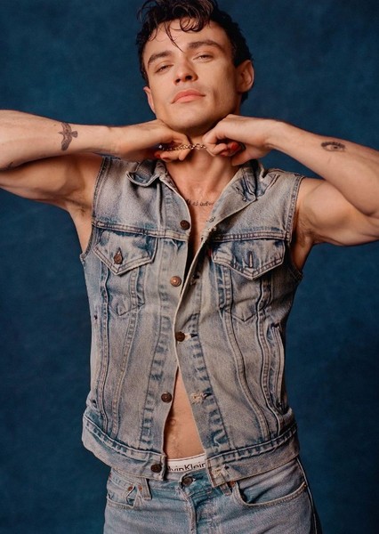 Thomas Doherty photo