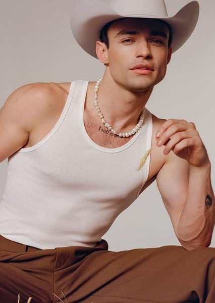 Thomas Doherty photo