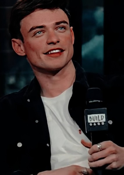 Thomas Doherty photo
