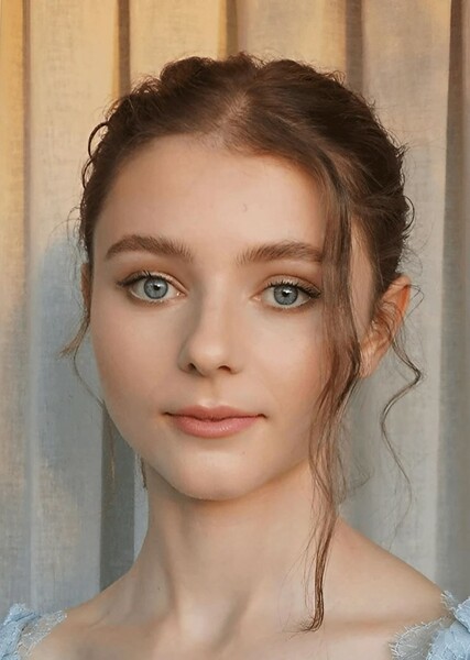 Thomasin McKenzie photo