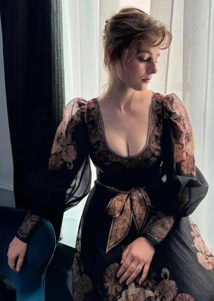 Thomasin McKenzie photo