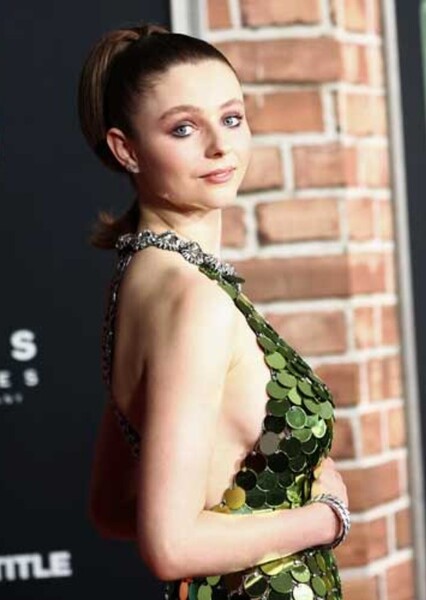 Thomasin McKenzie photo