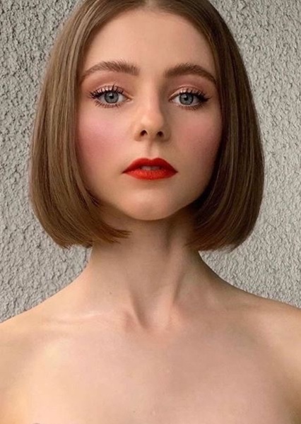 Thomasin McKenzie photo