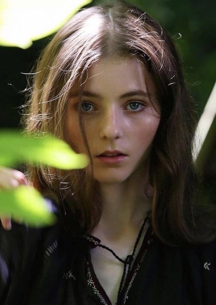 Thomasin McKenzie photo