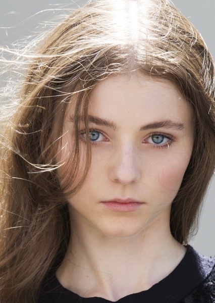 Thomasin McKenzie photo
