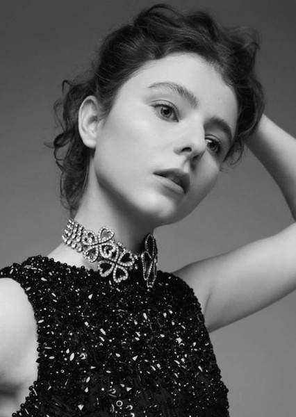 Thomasin McKenzie photo