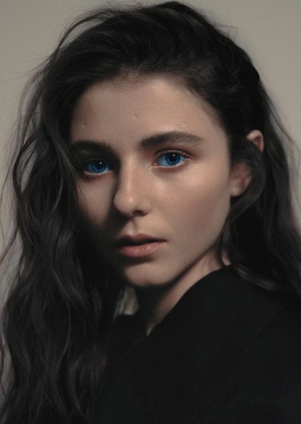 Thomasin McKenzie photo