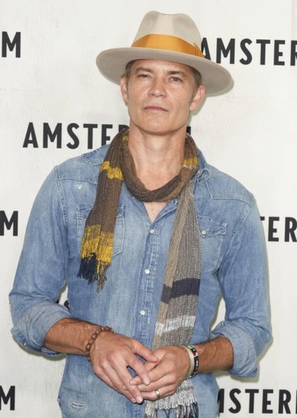 Timothy Olyphant photo
