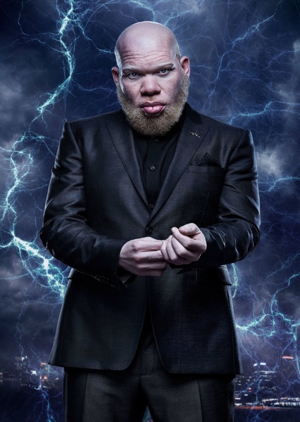 Tobias Whale photo