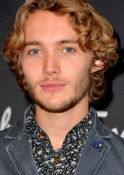 Toby Regbo photo