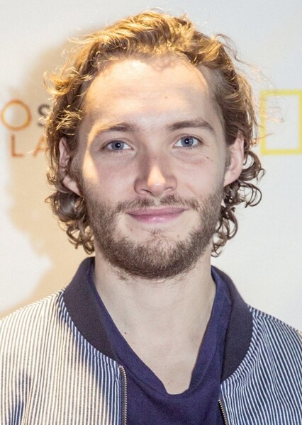 Toby Regbo photo