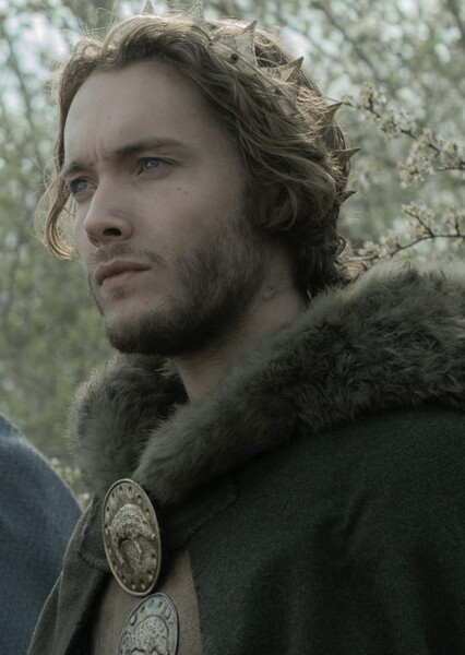 Toby Regbo photo