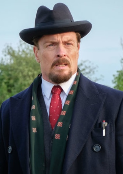 Toby Stephens photo