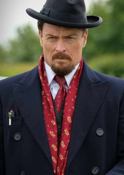 Toby Stephens photo