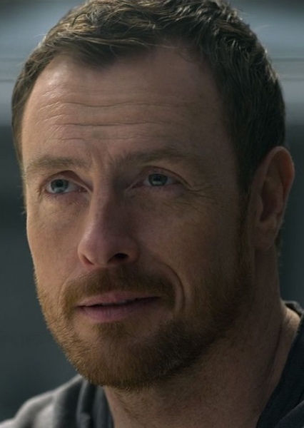 Toby Stephens photo