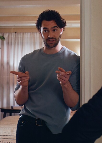Tom Bateman photo