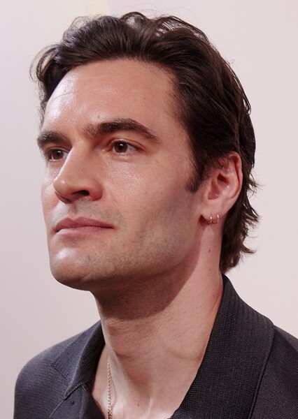 Tom Bateman photo