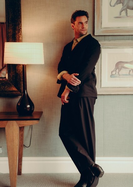 Tom Bateman photo