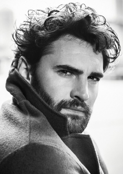 Tom Bateman photo