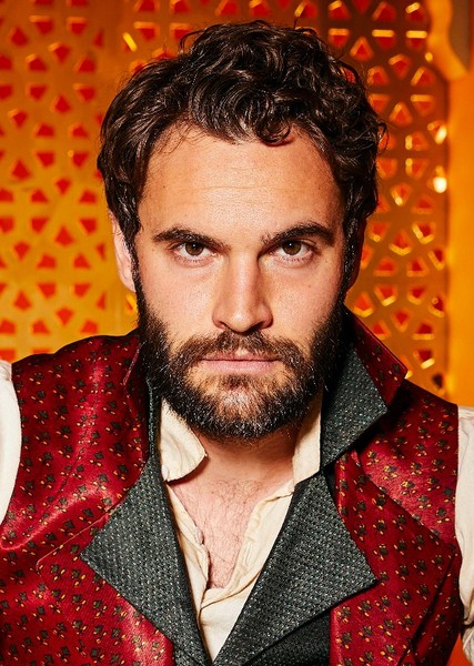 Tom Bateman photo