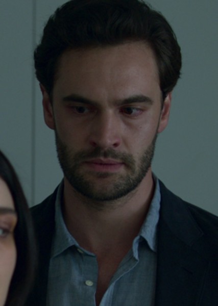 Tom Bateman