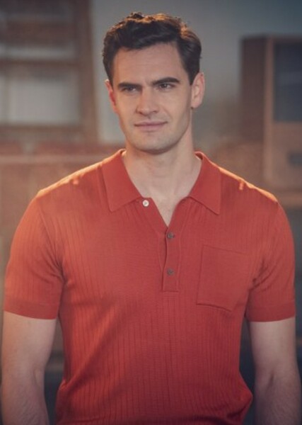 Tom Bateman photo