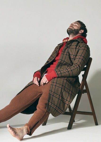 Tom Bateman photo