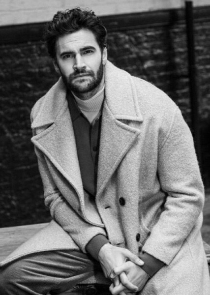 Tom Bateman photo