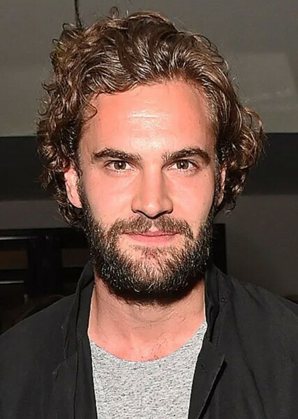 Tom Bateman photo