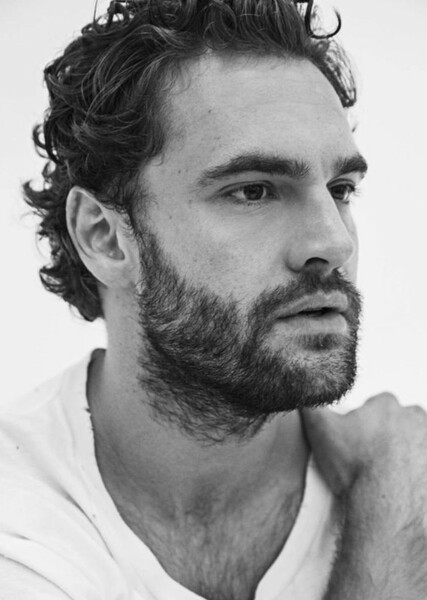 Tom Bateman photo