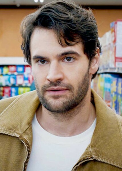 Tom Bateman photo