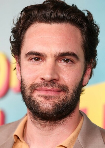 Tom Bateman photo